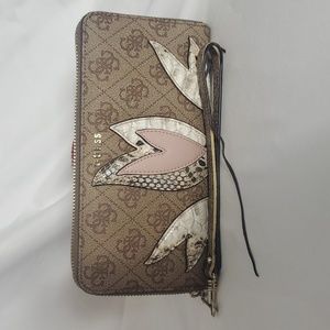 Armwristlet wallet